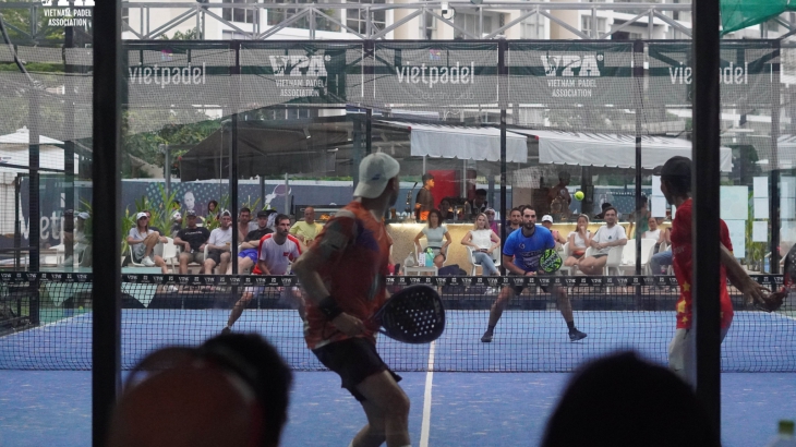 10 PROS when playing Padel